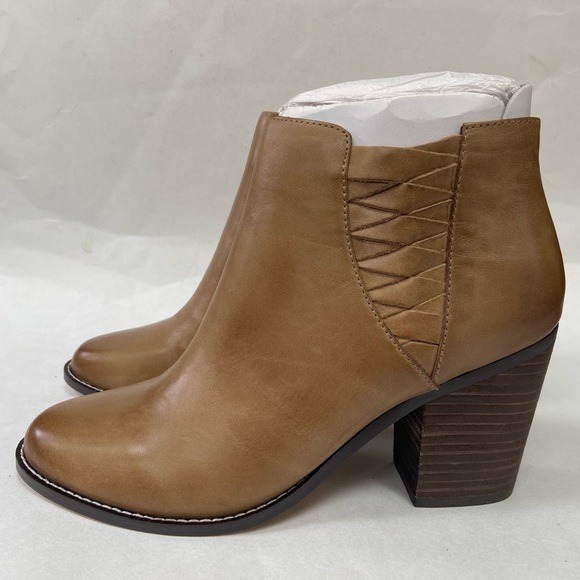Very Volatile Wesley Style Tan Booties Size 9 New - Picture 3 of 9